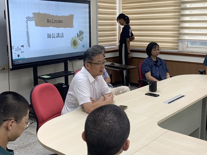 蔡田木老師勉勵新生